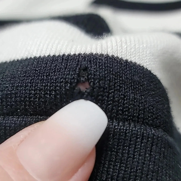 Roz & Ali Black and White Striped Sweater Size 3X - Picture 7 of 7